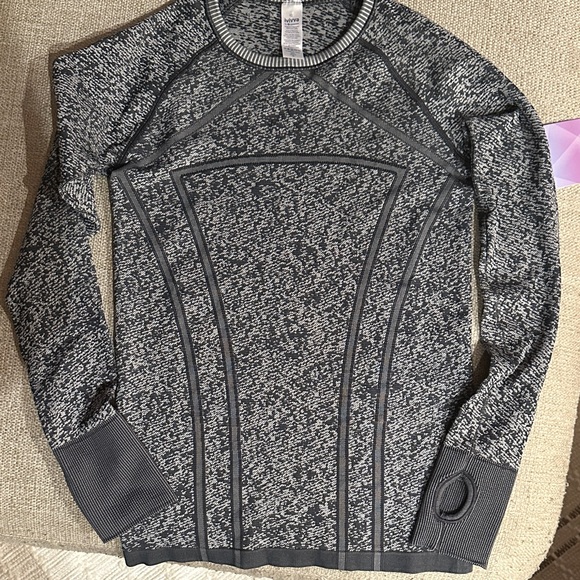 Ivivva Black and Gray Crew Neck Sweater - Picture 1 of 5